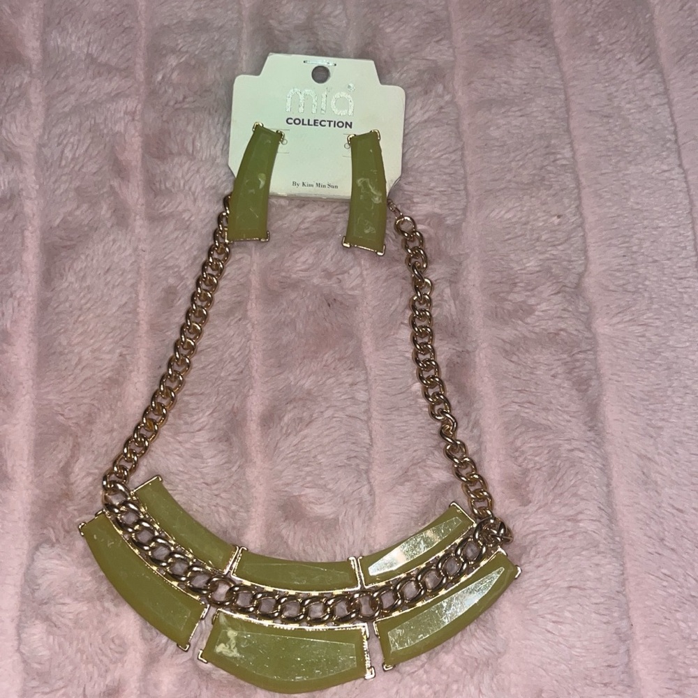 MISHA COLLECTION Olive Necklace and Earring Set